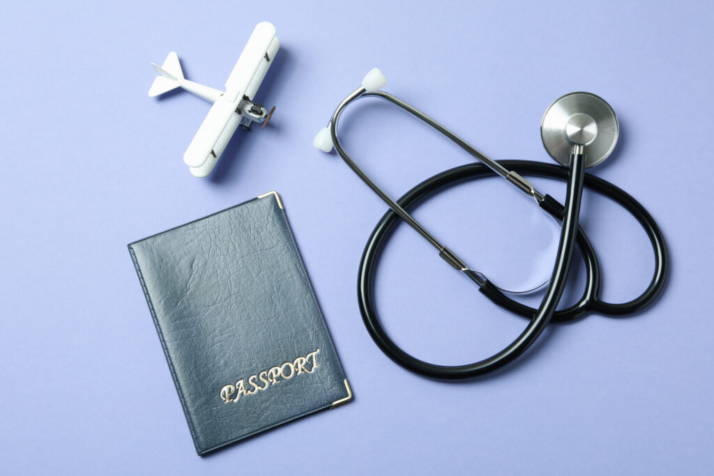 passeport-stethoscope-jouet-avion